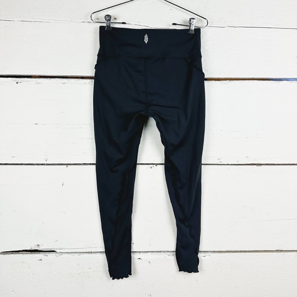 RARE Free people movement ahearts black legging size medium RUFFLE HEM